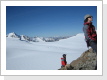 Übung im sicheren gelände an der Hütte aber schon mit toller Aussicht. Übung im sicheren gelände an der Hütte aber schon mit toller Aussicht.