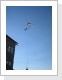 Das Haus wird mit dem Helikopter versorgt. Das Haus wird mit dem Helikopter versorgt.