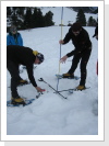 Sondieren mit der Lawinensonde